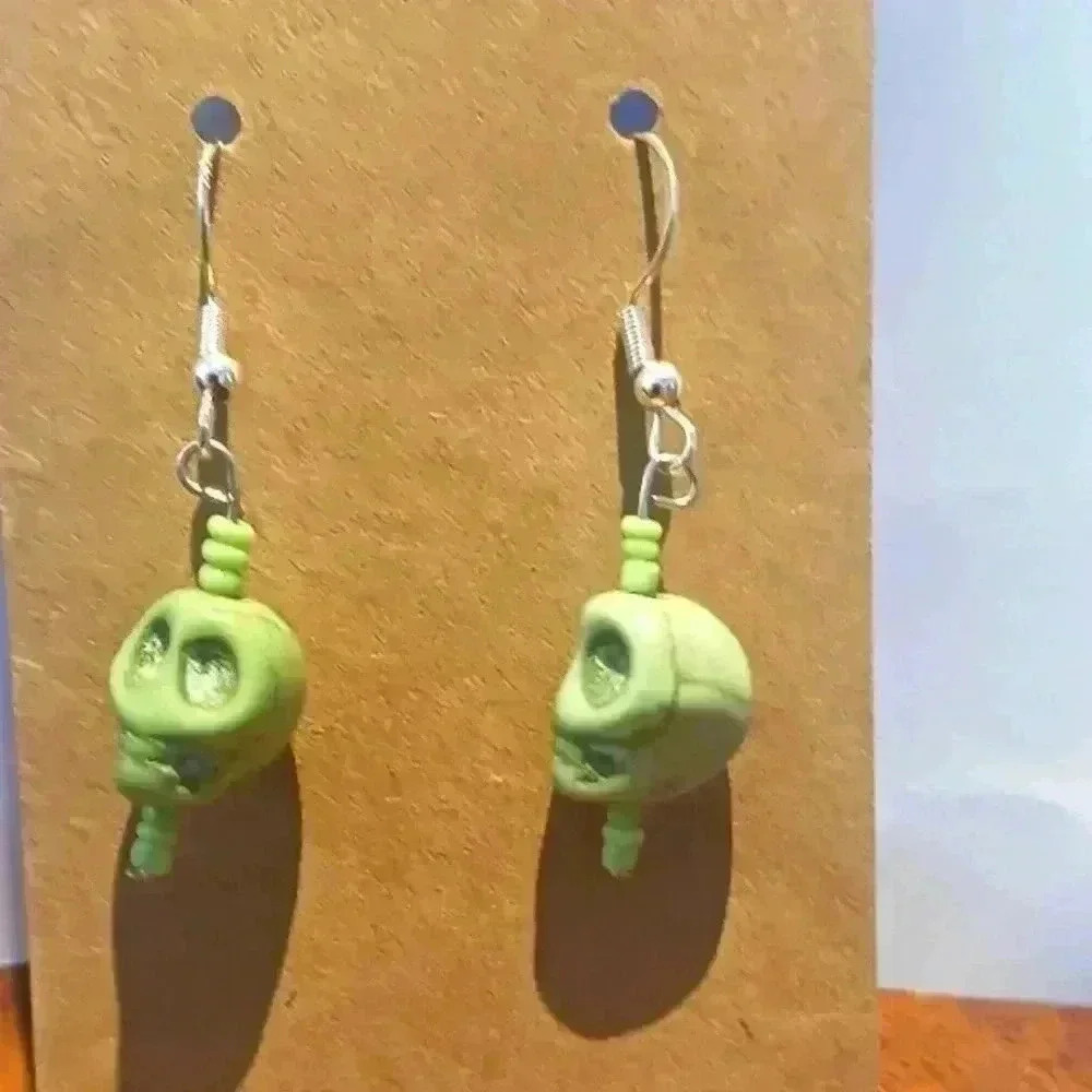 Handmade 925 howlite turquoise skull earrings